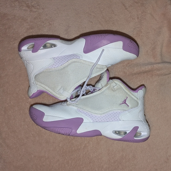 Jordan Sneakers Youth Size 5.5 Purple and White Big Kids Girls - Picture 2 of 7